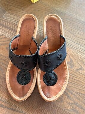 Women’s Black Leather Jack Roger’s Toe-Ring Sandals